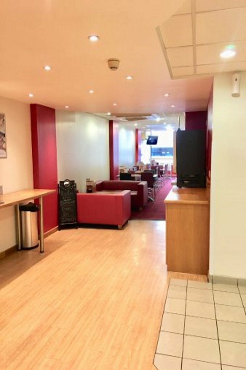 Travelodge London Feltham Exteriér fotografie
